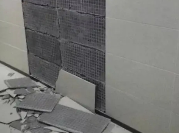 于洪瓷砖空鼓维修公司分享下于洪墙砖松动维修的知识